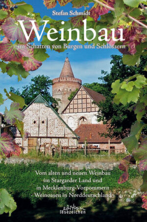 Was hat der Wein in Mecklenburg zu suchen? Was für viele noch vor Jahren unvorstellbar war, ist Realität geworden. Es gibt ein eigenes Landweinbaugebiet „Stargarder Land“ in Mecklenburg-Vorpommern. Die Winzer von Rattey und Burg Stargard haben eine alte Weinbautradition christlicher Ordensbrüder aufgegriffen und bereichern mit ihrem Rebensaft die gastronomische Landschaft unserer norddeutschen Heimat. Erfahren Sie Wissenswertes, Amüsantes und Außergewöhnliches vom alten und neuen Weinbau im Stargarder Land und Mecklenburg. Der Oenologe Stefan Schmidt ist seit über dreißig Jahren in der Weinwirtschaft Mecklenburg-Vorpommerns und Brandenburgs tätig und wandelt seit mehr als ein Dutzend Jahren auf den Pfaden des historischen Weinbaus in Mecklenburg-Vorpommern. Lassen Sie sich von ihm mitnehmen auf eine Reise auf der neuen Norddeutschen Weinstraße, von Bösel, Hitzacker, Oldenburg und Hamburg über die friesischen Inseln Föhr, Sylt und Nordstrand, die Holsteinische Schweiz bis nach Mecklenburg ins Stargarder Land.