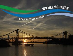 Ein Bildband der Stadt Wilhelmshaven. Der Fotograf Björn Lübbe hat in seinen Aufnahmen die Vielfältigkeit der jungen Stadt aufgezeigt. Weltoffen
