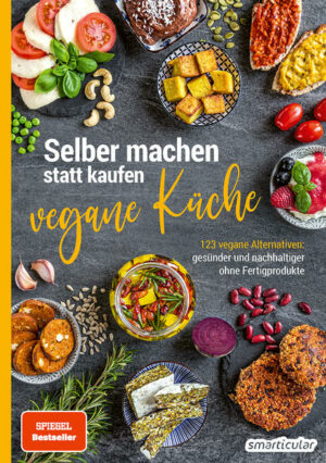 Honighäuschen (Bonn) - Vegan kochen ohne Lifestyle-Fertigprodukte: Wenn du bisher von den typischen veganen Ersatzprodukten im Supermarkt abgeschreckt wurdest, möchten wir dich herzlich einladen, die viel besseren, selbst gemachten Alternativen in diesem Buch auszuprobieren. Mit den Büchern Zufällig vegan und Zufällig vegan  International haben wir gezeigt, dass Gemüseküche mit überwiegend regionalen Zutaten gar nicht langweilig ist, sondern sogar richtig Spaß macht und dabei auch noch gut schmeckt! Mit diesem Buch gehen wir einen Schritt weiter, für eine rein pflanzliche Küche ohne Verzicht auf Aromen und Vielfalt in der Ernährung. Darum lohnt es sich, vegane Alternativen zu Käse, Mayo, Burgerpatties und vielem mehr ganz einfach selbst herzustellen: Auf tierische Zutaten verzichten, aber nicht auf Genuss: Wer sich öfter pflanzlich ernähren möchte, braucht deswegen noch lange nicht auf herzhafte Aromen von Käse, Burgern, Wurst & Co. zu verzichten. Vegan kochen ohne Fertigprodukte: Vergiss vegane Lifestyle-Fertigprodukte in Plastikverpackung, denn fast alle pflanzlichen Alternativen zu typischen tierischen Lebensmitteln lassen sich einfach selber machen. Es gibt viel mehr als Soja und Tofu: Abwechslungsreiche, gehaltvolle und gesunde Gerichte gelingen auch mit zahlreichen Soja-Alternativen wie Kichererbsen, Bohnen, Saaten und Nüssen. Selbermachen spart Geld und macht Spaß: Selbst gemachte Alternativen sind fast immer deutlich preiswerter als Fertigprodukte und lassen sich zudem individuell an den eigenen Geschmack anpassen. Kapitelübersicht mit einer Auswahl der nützlichsten Rezepte: 1. Grundzutaten selber machen - Tempeh, Tofu, Mandelmus, Apfeldicksaft 2. Milchprodukte ersetzen - Pflanzenmilch, Joghurt-Alternativen, vegane Schlagsahne, Quark, Mascarpone 3. Statt Käse - veganer Schnitt- und Streichkäse, Camembert, Mandelfeta, veganer Mozzarella, Raclettekäse 4. Aufs Brot - Aufstriche, Leberwurst-Alternative, Eifrei-Salat, Hackepeter, Schokoaufstriche 5. Aus dem Backofen - Lasagne, Lahmacun, Blumenkohl-Wings, Rüblikuchen, Käsekuchen 6. Aus Topf und Pfanne - Pfannkuchen, Seitan-Weißwurst, Rührei-Alternativen, Tortilla, Kürbisfleisch-Frikadellen, Blumenkohlbolognese 7. Auf den Grill - Bohnenpatties, Grill- und Bratwurst, marinierter Tofu 8. Soßen, Dips und Pesto - Alternativen zu Mayonnaise, Aioli, Sauce hollandaise, Erdnuss-Dip, Aquafaba-Pesto und vieles mehr 9. Naschen und Genießen - Waffeln, Baiser, Eiscreme, Mousse au Chocolat, Tiramisu, Pannacotta, Käse-Stangen