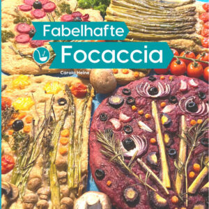 Fabelhafte Focaccia: 21x21 cm Geschenkbuch mit 39 Seiten Grundrezepte für traditionelle Focacce Schnelle Rezepte für jeden Tag Vollkorn-Focaccia und Grieß-Focaccia 20 Ideen für köstlich belegtes Fladenbrot Focaccia Gardenscape und #focacciaArt Fairytale Focaccia, Mandalafocaccia Das Buch auf Instagram: @fabulous.focaccia Jedes Brot in diesem Buch wurde von der Autorin (mehrfach) selbst gebacken und fotografiert. Zwanzig Jahre Foodblogger-Erfahrung und so viel gutes Meersalz und natives Olivenöl wie Herzblut sind in dieses Brotbackbuch für attraktive Focacce geflossen. Kein Laut der Klage kam in dieser brotlastigen Zeit von den Familienmitgliedern, die für einige Wochen auf eine Focaccia-Diät gesetzt wurden, damit dieses Buch entstehen konnte. Zwei Wochen nach Fertigstellung des Manuskripts bastelten sie immer noch Focaccia Breadscapes und wiederholten in Dauerschleife ihre Lieblingsrezepte. "Fabelhafte Focaccia" ist erhältlich im Online-Buchshop Honighäuschen.