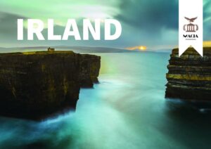 Erleben Sie die Grüne Insel. Dieser Bildband stellt Ihnen Irland in all seinen Facetten vor. Er enthält sowohl die heutige Republik Irland als auch Nordirland. "Bildband Irland" Der Bildband rund ums Thema Reise und Touristik ist erhältlich im Online-Buchshop Honighäuschen.