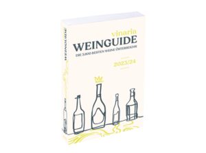 Der neue Vinaria Weinguide 2023/23 ist da! Mit den besten Weinen und Winzern Österreichs. Fast 400 Betriebe und über 3.600 Weine verkostet, beschrieben und bewertet. Der Vinaria Weinguide stellt Österreichs Weinwirtschaft ins Rampenlicht: Trotz seiner überschaubaren Größe zählt Österreich nämlich zu den führenden Weinbauländern der Welt. Darüber hinaus fasziniert das Alpenland durch bemerkenswerte Dynamik wie auch durch seine Fülle an Winzerpersönlichkeiten und seine Vielfalt an Weinstilistiken. Neben arrivierten Weingütern werden zahlreiche aufstrebende Winzer und Geheimtipps vorgestellt. Höchste Kompetenz garantiert das aus etlichen der erfahrensten Weinverkoster des Landes bestehende Vinaria Redaktionsteam. Die Vinaria Redakteure haben im Zuge der sich über einen Zeitraum von mehr als vier Monaten erstreckenden Recherchezeit die Weine von etwa 400 Qualitätswinzern verkostet. In seiner 24. Auflage schon längst ein Standardwerk von höchster Kompetenz, enthält der Vinaria Weinguide wesentlich mehr als nüchterne Fakten und Ratings. Dank der in ihrer Tiefe österreichweit einzigartigen Recherche mit großteils persönlichen Besuchen der Winzer bietet der Vinaria Weinguide neben ausführlichen Weinbeschreibungen und präzisen Bewertungen nach klar definierten Bewertungskriterien auch jede Menge Hintergrundstorys und Neuigkeiten der besten Winzer und Weingüter Österreichs. Die Beurteilung der Winzer und Weine erfolgt mittels ebenso exakter Klassifikationssysteme. Ergänzt werden die Weingutsberichte um zahlreiche aktuelle Tipps zu Vinotheken, Gastronomie und Hotellerie. www.vinaria.at