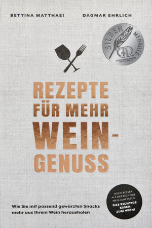 Einen perfekten Wein zum Essen zu empfehlen, wird schon lange zelebriert. Doch hier ist es umgekehrt: Es geht um passende, unkomplizierte und leckere Kleinigkeiten zum Wein und darum, den Weingenuss zu steigern. Für dieses Buch haben sich zwei bekennende Genussmenschen zusammengetan: Bettina Matthaei hat ein ausgeprägtes Gespür für Gewürze, das sie immer wieder neue begeisternde Geschmackskombinationen finden lässt. Dagmar Ehrlich ist eine erfahrene Weinkennerin, studierte Önologin, Sommelière und Weinpublizistin. Mit Zutaten und Gewürzen, die perfekt auf die jeweiligen Aromen ausgewählter Rebsorten abgestimmt sind, eröffnen die beiden auch Ihnen neue Genusswelten. „Dieses Buch ist eine Hommage an die Sinne und eine Lanze für die kulinarische Vielfalt!“ Hans-Henning Brügesch Filialleiter Weinkeller Hamburg, Mövenpick Wein Deutschland „Für Genuss gibt es keine Mathematik, wohl aber sinnvolle Kombinationen, wie sie in diesem Buch sinnlich aufgezeigt werden.“ Otto Geisel International renommierter Weinverkoster, Mitglied der großen Weinjury „Grand Jury Européen“ und Initiator des Internationalen Eckart Witzigmann Preises „Wein als Hauptdarsteller plus Gewürze zum Food, die das Trinkerlebnis steigern. Dieses Buch sprengt Geschmacksbegrenzungen!“ Christian Talla Food-Editorial („Foodboom“, „das schmeckt!“) „Endlich ein Kochbuch, bei dem der Weingenuss im Vordergrund steht und das jeder Weinfreund in der Küche haben sollte.“ Romana Echensperger Master of Wine „Wein- und Foodpairing ganz neu gedacht - so erhellend wie genussvoll!“ Stevan Paul Foodblogger und Kulinarikautor