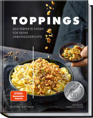 Das Topping macht den Unterschied. Das Prinzip des Toppings ist fast so alt wie die Küche selbst. Denn der Parmesan auf der Pasta und die Röstzwiebeln auf dem Hotdog sind auch Toppings - nur inzwischen zu selbstverständlich, um sie noch als solche zu empfinden. Im Fokus dieses Buches stehen jedoch die raffinierten Toppings, die mit Geschmack, Optik und Textur brillieren. Und weil Platzverschwendung so gar nicht zur Bestseller-Kochbuchautorin Bettina Matthaei und zu ihren fein ausgewogenen Rezepten passt, serviert sie Toppings immer mit spannenden Unterlagen, die für sich genommen schon eines Kochbuchs würdig sind. Ein Genuss für die Geschmacksnerven! Die Stars im Buch sind krosse Crumbles, würzige Gremolatas, knusprige Chips und Granolas, Pestos und Chutneys, hinreißende Schäumchen, Krusten und Balsamico-Perlen sowie aromatisierte Geleewürfel und effektvolles Glas aus Karamell. All diese i-Tüpfelchen auf dem Essen lassen sich mit unzähligen, oft auch einfachen Alltagsrezepten kombinieren. Die raffinierten Hingucker und erlesenen Texturen sind dabei oft leichter herzustellen, als man vielleicht vermuten würde, und in wenigen Minuten fertig. Ein Buch für Geschmacksabenteurer:innen, die Lust auf Abwechslung auf dem Teller haben oder einfach ihre Rezepte und Kochkünste perfektionieren wollen.