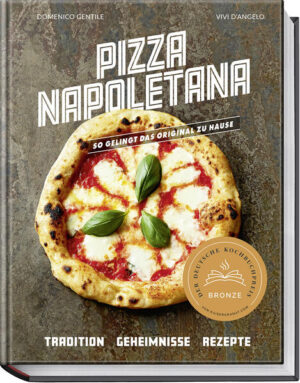 Die Geheimnisse perfekter Pizza Napoletana Königin unter den Pizzen und Königsdisziplin bei Pizzabäckern: Die originale Pizza napoletana hat in den vergangenen Jahren weltweit einen Boom ausgelöst, nachdem sie von der UNESCO als immaterielles Weltkulturerbe aufgenommen wurde. Wer sich zum Ziel setzt, eine perfekte Pizza zu machen, muss sich einfach an ihr versuchen. Die Regeln sind dabei genau definiert: Nur mit dem entsprechenden Know-how und den festgelegten Zutaten gelingt sie, sei es in der Pizzeria oder daheim im Ofen. Domenico Gentile, erfolgreicher Kochbuchautor und unermüdlicher Kämpfer für eine authentische italienische Küche, hat sich mit der mehrfach ausgezeichneten Foodfotografin und Autorin Vivi D’Angelo auf den Weg zur Geburtsstätte der Pizza napoletana gemacht. Dabei haben die beiden nicht nur Pizzawettbewerbe besucht und die Hersteller von Mehl, Tomatensugo und Käse getroffen, sondern auch mit den berühmtesten Pizzaioli in Neapel über ihre Geheimnisse gesprochen. Domenico Gentile verrät in diesem Buch seine bislang gut gehüteten Pizzarezepte sowie viele Tricks und Tipps, wie man eine Napoletana zu Hause selbst nachbacken kann.