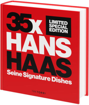 DIE KLASSIKER AUS 30 JAHREN Hans Haas, einer der ersten Sterneköche Deutschlands, schrieb mit seiner Geradlinigkeit und der raffinierten Einfachheit Kochgeschichte. Was bleibt sind wunderbare Erinnerungen an einen Meilenstein im kulinarischen Gedächtnis, an genussvolle und zugleich stilvolle Abende im legendären Tantris und an Hans Haas ganz eigene kulinarische Handschrift. Ausgangspunkt für den gebürtigen Österreicher war und ist dabei immer ein hervorragendes Produkt und die Suche nach der perfekten Zubereitung. Dieser Band umfasst 35 Klassiker, die den Betrachter in eine glorreiche Zeit zurückversetzen und in Erinnerung schwelgen lassen. Das Geschenk der Genussbuchmanufaktur in veredelter Ausstattung an eine Legende! "Hans Haas" ist erhältlich im Online-Buchshop Honighäuschen.