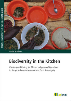 Honighäuschen (Bonn) - The role of biodiversity in shaping a sustainable future has never been clearer. But conserving biodiversity means more than being able to use genetic diversity for medicines or agriculture. This book reveals how biodiversity is also vital for socio-cultural well-being. It critically assesses the practices and politics of biodiversity and food, while attending to questions of gender and care. The book focuses on African Indigenous Vegetables in Kenya. Despite being largely forgotten, these vegetables continue to play an important role in the communities daily nutrition and livelihood. The author also analyzes the nexus between colonial politics, commercialization in agriculture, and practices of reciprocity and collaboration. This rich empirical study offers a new entry point to the debate on biodiversity, food, and gender. The book establishes the idea of »meal sovereignty«, providing a feminist vision of food sovereignty that cultivates careful socio-ecological relations. The framework conceptualizes production and consumption as coupled practices. In this way, the author uncovers the flaws and limitations of existing food policies and demonstrates that womens practice and knowledge is a critical tool in creating meal sovereignty and protecting biodiversity.