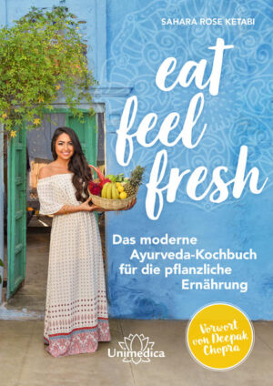 Der frische Blick auf Ayurveda glutenfrei - pflanzlich - basisch Die Ernährungsexpertin und bekannte Bloggerin Sahara Rose Ketabi ist die Stimme des modernen Ayurveda. Begleiten Sie sie in Eat Feel Fresh auf ihrer Wellness-Reise, mit der sie uralte Weisheiten ins 21.  Jahrhundert bringt. Im Ayurveda ist Nahrung Medizin mit unermesslicher Heilkraft - jedoch nur dann, wenn die wechselnden individuellen Bedürfnisse jedes Einzelnen erkannt werden. Indem Sie Ihren spezifischen Körper-Geist-Typ, Ihr Dosha, erkunden, finden Sie heraus, welche Nahrungsmittel ideal für Ihre Verdauung sind. Dabei zeigt Ihnen Ketabi, wie Sie sich auf den Wechsel der Jahreszeiten und auf Klimaveränderungen einstellen können. Eat Feel Fresh enthüllt die leichte Seite des Ayurveda. Die über 100  basischen, veganen, milchfreien und glutenfreien Gerichte geben Ihrem Körper und Ihrem Geist Nahrung und führen zu innerer Balance und Harmonie. Ketabis leckere Rezepte reichen dabei von traditionellen ayurvedischen Gerichten wie Tridosha-Kichari und grünem Thai-Curry bis hin zu neuen Interpretationen westlicher Klassiker wie der Süßkartoffel-Pesto-Pizza oder dem Kichererbsen-Burger. Nie war es leichter, sich zu verwöhnen. Mit wunderschönen Fotos von ihrem langjährigen Aufenthalt in Indien verzaubert Sahara Rose Ketabi ihre Leser und inspiriert sie zu einem gesunden Lifestyle voller Glück. Sie lädt Sie ein, Ihre Beziehung zu Ihrer Ernährung zu verändern und sich mit Ihrem höchsten Selbst zu verbinden. „Sahara Rose ist eine Vordenkerin, die die Fackel des Ayurveda hell erstrahlen lässt. Eat Feel Fresh ist ein leuchtendes Beispiel für ihr Engagement, Ayurveda zu modernisieren, damit diese Weisheit die Zeit überdauert. Lassen Sie sich inspirieren.“ - Deepak Chopra, Bestseller-Autor zahlreicher Ayurveda Bücher