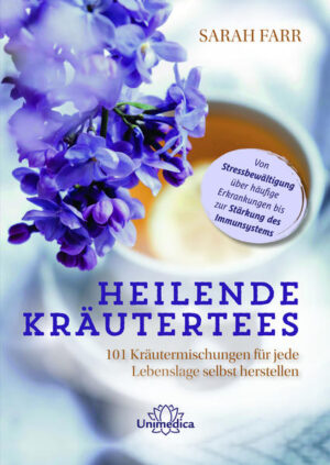 „Kräutertees sind wie eine tägliche Erinnerung an unseren Platz in der Natur.“ Sarah Jene Farr Kräutertees gehören zu den ersten Arzneien der Menschheit. Ihre Komposition und Zubereitung für unsere Gesundheit ist eine uralte Tradition, die jeder erlernen kann: Sei es zum Abnehmen oder Entgiften, zur Linderung von Allergien im Frühjahr oder zur Stärkung des Immunsystems im Herbst, für geistige Klarheit oder einfach nur gegen Halsschmerzen. Dieses Handbuch bietet eine Fülle an außergewöhnlichen Mischungen, die selbst erfahrene „Kräuterhexen“ verzaubern werden! Eine ebenso praktische wie inspirierende Anleitung über die Kunst der Teekomposition: -Über 100 Rezepturen für alle Lebenslagen: vom Frühlingserwachen-Tee bis zum Spätwinter-Holzfäller-Tee -Heil- und Arzneitees: von Antiverstopfungstee bis Virenschutztee -Wertvolle Tipps für die Grundausstattung -Anbauen von Heilkräutern in Garten oder Balkon -Nachhaltiges Wildpflücken, Trocknen und Aufbewahren „Ein großartiges Buch, das auf wunderschöne und poetische Weise alle Aspekte des Kräuterteemischens behandelt. Als Teemischerin war ich hocherfreut, die Tiefe und Qualität zu entdecken, die in Sarah Farrs Schreibstil steckt.“ Rosemary Gladstar, Bestsellerautorin von Heilkräuter in meinem Garten und Heilkräuter - Rezepte für die ganze Familie