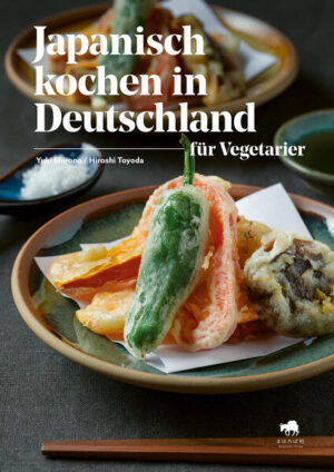 Basierend auf unserem Bestseller „Japanisch kochen in Deutschland“, ist jetzt die vegetarische Version verfügbar! In dem Kochbuch werden vegetarische und vegane Zutaten mit traditioneller sowie moderner japanischer Küche vereint, ohne dabei auf die Geschmacksvielfalt der japanischen Küche zu verzichten. Genießen Sie Tofu-Karaage, vegetarisches Sushi, Udon, Daikon-Steak in Knoblauchsoße, Wagashi und vieles mehr! Kreiert wurden die Rezepte von Food-Fotograf Hiroshi Toyoda, und Manga-Zeichnerin Yuki Shirono, die beide begeisterte Köche sind und das Kochbuch neben den Rezepten mit gelungenen Fotografien und Zeichnungen ausgestattet haben.