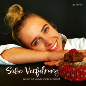 Die leidenschaftliche Hobbyköchin Lea Eberle teilt in diesem Buch all ihre Lieblings-Backrezepte mit Ihnen. Von Torten über Kuchen, Gebäck und Weihnachtskeksen ist von allem etwas dabei. Damit auch schwierigere Rezepte ohne Probleme von der Hand gehen oder Sie Anregungen für mögliche Dekorationen bekommen, sind die Rezepte anschaulich mit Bildern gestaltet. Zudem finden sich am Ende des Buches einige Grundrezepte und Tipps, damit Ihrem süßen Glück nichts mehr im Wege steht.