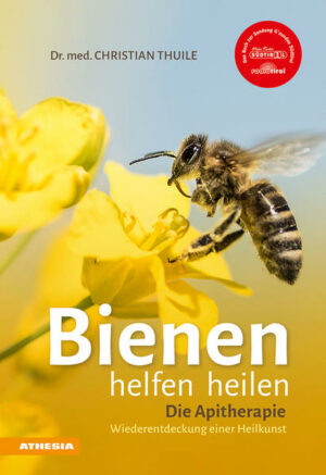Honighäuschen (Bonn) - Heilen mit Honig, Propolis und Gelée royale Eigentlich sollten wir Honig, Propolis, Pollen und Gelée royale auf Rezept bekommen! Dass Bienenhonig schon lange in der Naturheilkunde eingesetzt wird, hat gute Gründe: Neben Vitaminen und Spurenelementen enthält Bienenhonig auch Antioxidantien und viele weitere wertvolle Inhaltsstoffe. Aber auch Bienenwachs, ja sogar das Gift der Bienen und die Luft aus dem Bienenstock helfen heilen, wie die Apitherapie zeigt: Bienenprodukte für die Hausapotheke: so heilen Honig, Propolis, Gelée royale & Co. Apitherapie als Ergänzung zur Schulmedizin: Positive Wirkung auf Immunsystem, Leber und Entgiftung, Hormonhaushalt, Blut, Haut und Haare Honig als natürliches Antibiotikum und als Mittel zur Wundheilung Was die Großmutter noch wusste: Hausmittel gegen Husten, Halsschmerzen und andere Krankheiten (K)eine Welt ohne Bienen: Wissenswertes zur Biologie der Biene, zur Bestäubung und zum Bienensterben Apitherapie  Gesundheit aus dem Bienenstock Ohne Bienen gäbe es kein Leben. Die Bienen sind wichtig für Natur, Umwelt  kurzum für alles Leben auf dieser Erde! Warum der Mensch gleich mehrfach von den emsigen Tierchen profitiert, das erklärt der Komplementär- und Ernährungsmediziner Dr. Christian Thuile in diesem Buch. Dafür greift er nicht nur auf Erfahrungswissen der Imker und Naturheilkundler zurück. Auch wissenschaftliche Forschungen und medizinische Studien belegen die gesundheitsfördernde Wirkung der Bienenprodukte. Deshalb lautet ein römisches Sprichwort: Ubi apis, ibis salus  Wo Bienen sind, da ist Gesundheit. Lernen Sie die Heilkraft der Biene kennen!
