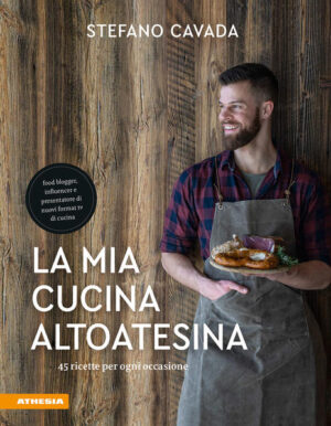 Ecco il primo libro di Stefano Cavada, appassionato di cucina, youtuber e ora affermato food influencer e presentatore degli show di cucina “Selfie Food” e “Food (R)evolution”. I suoi fan lo aspettavano da molto tempo e l’autore realizza un grande sogno con questa sua prima pubblicazione. Stefano è un giovane altoatesino che in cucina ama usare ingredienti tipici regionali per piatti tradizionali e moderni. In questo libro, ricco di ricette alla portata di tutti, si trova anche una preziosa guida all’acquisto di prodotti di qualità per la dispensa, oltre che alla storia di Stefano in cui racconta le sue passioni, i suoi viaggi e le sue esperienze in tv. Vi sono inoltre validi consigli e trucchi per eseguire al meglio le ricette e l’indicazione degli utensili necessari per realizzarle. Il libro presenta le ricette, fotografate in uno stile moderno e accattivante, suddivise in sei categorie: colazione, brunch, tradizione, da condividere, lievitati e dolci tentazioni. Plumcake allo yogurt, bignè alla birra, formaggio e speck, spätzle di farro alla panna e prosciutto, focaccia alla zucca o Linzer Bites: queste sono soltanto alcune delle sue tante ricette con “quel qualcosa in più”. Stefano Cavada pubblica per la prima volta nel suo libro anche alcune sue nuove creazioni, come i biscotti da lui battezzati “Sacherkekse”.