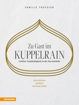 Küche, Patisserie, Weinkunde und die Philosophie der Selbstversorgung, Regionalität, Saisonalität und Nachhaltigkeit - diese Bereiche kombiniert Familie Trafoier nicht nur in diesem Buch, sondern jeden Tag aufs Neue in ihrem Restaurant Kuppelrain. Verwurzelt, naturverbunden, bodenständig - die Mentalität, die die gesamte Familie lebt, spiegelt sich in den zahlreichen Rezepten, den Geschichten und auch den Fotos wider. Leser und Leserinnen tauchen ein in eine wunderschöne Welt, in der jedes Lebewesen seinen Platz hat und jedes Lebensmittel geschätzt wird. Die einzelnen Gerichte der Menüs - eingeteilt in vier Jahreszeiten - sind sorgfältig ausgewählt und die Zubereitung Schritt für Schritt beschrieben. Kastaniencremesuppe mit Buchweizenknödel und Pflaumenkernöl, Tortelli gefüllt mit Vinschgauer Ziegentopfen oder Dreierlei vom Schnalstaler Rind sind nur Beispiele für die schmackhaften und kreativen Rezeptideen aus der Sterneküche. Jedes Kapitel beinhaltet außerdem köstliche Desserts, Pralinen oder saisonale Besonderheiten wie Weihnachtskekse oder Osterbrioche. Ob zum Nachkochen oder zur Inspiration - dieses Buch ist ein Geschenk für alle Genießer!