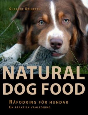 Honighäuschen (Bonn) - Metoden Natural Dog Food är baserad på en naturlig utfodring av hunden. Vargar och vildhundar har alltid livnärt sig enligt naturens regler. Dagens tamhundar ställer samma krav på fodret som sina vilda förfäder. Trots skillnaderna i utseende mellan hunden och vargen, har hundens matsmältningsapparat inte förändrats sedan hunden blev ett tamdjur. Följaktligen är kött än i dag den viktigaste ingrediensen i hundens måltid. Köttet kompletteras med mixade grönsaker, frukt, örter och fodertillskott. Med Natural Dog Food är det lätt att sätta ihop en individuell och hälsosam utfodringsplan med ingredienser som är viktiga för hunden. Även vid sjukdom blir hunden väl omhändertagen med Natural Dog Food, eftersom man snabbt och lätt kan anpassa kosten efter hundens problem. Natural Dog Food innebär en möjlighet för den intresserade hundägaren att utfodra sin hund på ett hälsosamt, artanpassat och naturligt sätt. I detta standardverk för råfodring presenteras de sakkunskaper som krävs för att man ska kunna förbereda en nyttig hundmåltid. Här behandlas allt från A som i artros till Ö som i örter som hör ihop med en hälsosam utfodring av hunden.