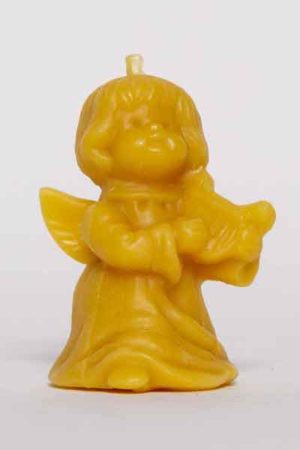 Die Bienenwachsfigur "Engel mit Harfe", eine Kerze aus 100 % reinem Bienenwachs, wurde von Hand gegossen und gefertigt in der Bioland Imkerei Dühnen.